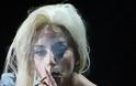 Πίνει... μπάφους χωρίς να παίζει «pro» η Lady Gaga - Φωτογραφία 2