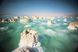 Εντυπωσιακοί σχηματισμοί αλάτων στη Νεκρά Θάλασσα - Φωτογραφία 1