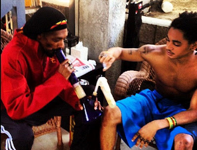 O Snoop Dogg και ο 18χρονος γιος του καπνίζουν μαζί μαριχουάνα! Φωτογραφίες - Φωτογραφία 1