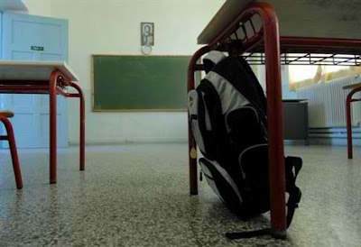 Πάνε σχολείο με οτοστόπ και σε καρότσες - Φωτογραφία 1
