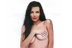 Οι 32 Ελληνίδες που κρατούσαν το στήθος τους σφιχτά