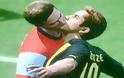 VIDEO: Oμοφυλοφιλικές περιπτύξεις στο... FIFA 13;