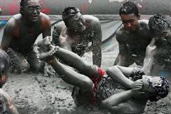 Φεστιβάλ λάσπης στη Νότια Κορέα!