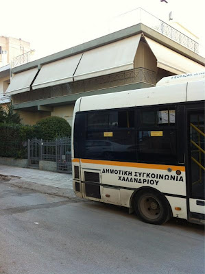 Έξαλλη με έναν οδηγό δημοτικού λεωφορείου στο Χαλάνδρι, ήταν το μεσημέρι, η Μαρία Καρχιλάκη! - Φωτογραφία 2