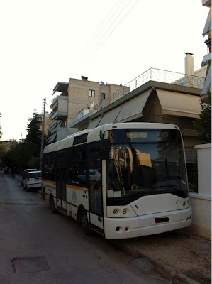 Έξαλλη με έναν οδηγό δημοτικού λεωφορείου στο Χαλάνδρι, ήταν το μεσημέρι, η Μαρία Καρχιλάκη! - Φωτογραφία 3