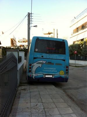 Έξαλλη με έναν οδηγό δημοτικού λεωφορείου στο Χαλάνδρι, ήταν το μεσημέρι, η Μαρία Καρχιλάκη! - Φωτογραφία 4
