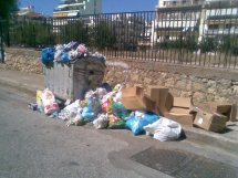 Βουνά τα σκουπίδια στον Πύργο Ηλείας αναφέρει αναγνώστης - Φωτογραφία 2
