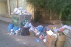 Βουνά τα σκουπίδια στον Πύργο Ηλείας αναφέρει αναγνώστης