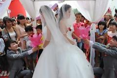 Δίδυμοι οι γαμπροί, δίδυμες και οι νύφες