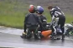 Έκανε τον λιπόθυμο για να διακοπεί ο αγώνας