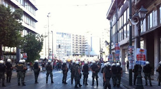 ΦΩΤΟΡΕΠΟΡΤΑΖ : Βίαιη εξέλιξη στο συλλαλητήριο των μουσουλμάνων στο κέντρο της Αθήνας - Φωτογραφία 1