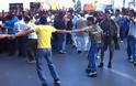 ΦΩΤΟΡΕΠΟΡΤΑΖ : Βίαιη εξέλιξη στο συλλαλητήριο των μουσουλμάνων στο κέντρο της Αθήνας - Φωτογραφία 2
