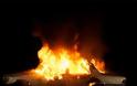 Αυτοκίνητο στα Χανιά τυλίχτηκε στις φλόγες εν κινήσει μετά από βραχυκύκλωμα
