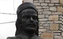 Προσοχή Νέο κρούσμα : Αποκεφαλίζουν προτομές αγαλμάτων και μνημεία ηρώων ! Αυτή τη φορά κλέψαν την προτομή του Αθανασίου Πετιμεζά στη Γαλατσίου - Φωτογραφία 2
