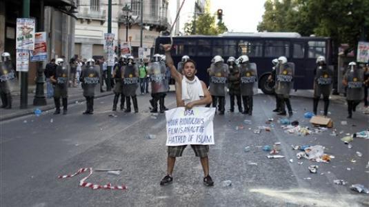 Τρίζουν τα κόκαλα των προγόνων μας...Ομορφιές ισλαμοφασιστών στην πόλη που γέννησε την Δημοκρατία..Φωτογραφίες που σοκάρουν.. - Φωτογραφία 1