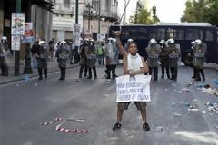 Τρίζουν τα κόκαλα των προγόνων μας...Ομορφιές ισλαμοφασιστών στην πόλη που γέννησε την Δημοκρατία..Φωτογραφίες που σοκάρουν..