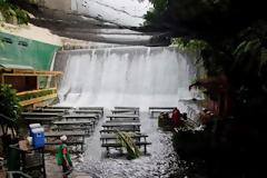 Εστιατόριο καταρράκτης στο Villa Escudero