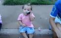 ΒΙΝΤΕΟ: Η κουβέντα μιας πιτσιρίκας με τον μπαμπά της στο τηλέφωνο!