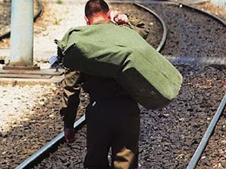 Ελεγκτές του ΟΣΕ κατεβάζουν στρατιώτη από το τρένο ... Δείτε το λόγο - Φωτογραφία 1