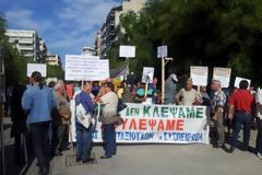 Με κρεμάλες έξω από το Εργατικό Κέντρο Θεσσαλονίκης