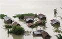 Ινδία: 2 εκατομμύρια άστεγοι και 18 νεκροί από τις πλημμύρες