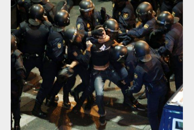 Η φωτό που συγκλόνισε τους Ισπανούς από τις διαδηλώσεις - Φωτογραφία 3