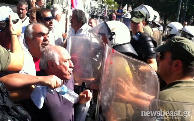 Χτυπούσαν τους ανάπηρους οι αστυνομικοί - Φωτογραφία 2