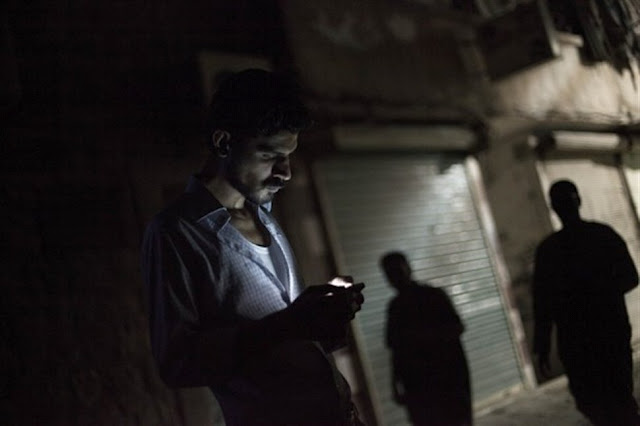 «Πόλεμος» νεύρων από τον Άσαντ με sms στους Σύρους αντάρτες - Φωτογραφία 1