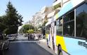 Σύγκρουση λεωφορείου με επιβατικό στη Γλυφάδα