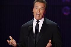 Ο Arnie παραδέχεται νέο παράνομο δεσμό