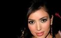 Kim Kardashian: Προσοχή στο σκύψιμο κοπελιά πάλι φαίνονται όλα! [φωτο]