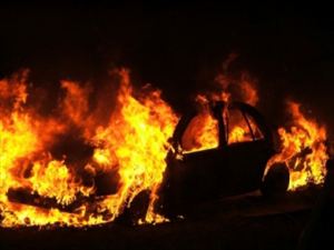 Τζιπ καταστράφηκε απο πυρκαγιά στην Χερσόνησο - Φωτογραφία 1