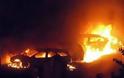 Δύο αυτοκίνητα καταστράφηκαν ολοσχερώς και ένα υπέστη ζημιές από έκρηξη αυτοσχέδιου μηχανισμού στα Μελίσσια