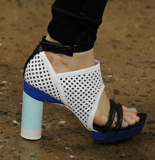 Τα πιο παράξενα παπούτσια των Fashion Weeks για το 2013! - Φωτογραφία 11