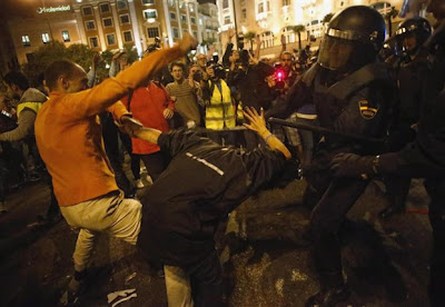 Η Ισπανία συνεχίζει τις διαδηλώσεις και η Ελλάδα...ξύνεται! - Φωτογραφία 5