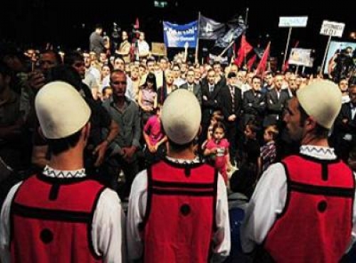 Οι Αλβανοί των Σκοπίων απαιτούν την αλλαγή του εθνικού ύμνου της χώρας - Φωτογραφία 1