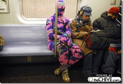 Δείτε τους πιο τραγικούς ανθρώπους που κυκλοφορούν μέσα στο μετρό! - Φωτογραφία 13
