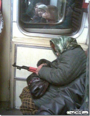 Δείτε τους πιο τραγικούς ανθρώπους που κυκλοφορούν μέσα στο μετρό! - Φωτογραφία 7