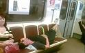Δείτε τους πιο τραγικούς ανθρώπους που κυκλοφορούν μέσα στο μετρό! - Φωτογραφία 12