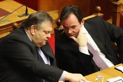 Μήνυση της Χρυσής Αυγής κατά Βενιζέλου και Παπακωνσταντίνου