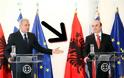 Έβαλαν την αλβανική σημαία ανάποδα στο ΥΠΕΞ..