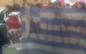 Φοιτητές κατέβασαν τη σημαία του ελληνικού προξενείου στη Μπολόνια