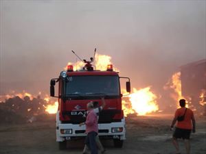 Για δεύτερη ημέρα φωτιές σε Μαλάξα και Θέρισσο στα Χανιά - Φωτογραφία 1