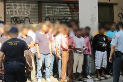 Σε εξέλιξη επιχείρηση σκούπα στο κέντρο - 654 προσαγωγές και 210 συλλήψεις μέχρι στιγμής- ΦΩΤΟ - ΒΙΝΤΕΟ