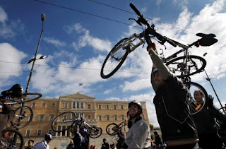 Διακοπή της κυκλοφορίας εξαιτίας της ποδηλατικής εκδήλωσης Παλαίμαχων Αθλητών - Φωτογραφία 1
