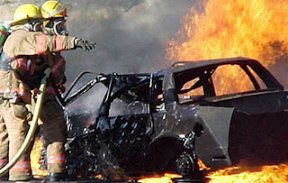 Εμπρηστής έκαψε τρία αυτοκίνητα στην Κοζάνη - Φωτογραφία 1