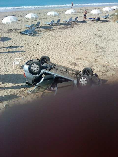 Αυτοκίνητο προσγειώθηκε σε παραλία στη Λευκάδα - Φωτογραφία 2