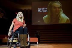 Δείτε αυτό το εξαιρετικό θέαμα....η Sophie Morgan μπορεί και πάλι να περπατήσει!