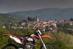 Η ΕΛΛΗΝΜΟΤΟ ΓΡΑΦΕΙ ΙΣΤΟΡΙΑ: KTM 500 EXC ΠΛΗΡΩΝΕΙΣ 1 ΠΑΙΡΝΕΙΣ 2