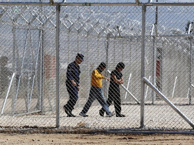 Στην Ε.Ε. προσφεύγει η Κόρινθος για το κέντρο κράτησης μεταναστών - Φωτογραφία 1